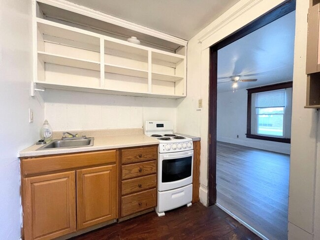 Photo - 110 W 5th Ave Unit Apt #1