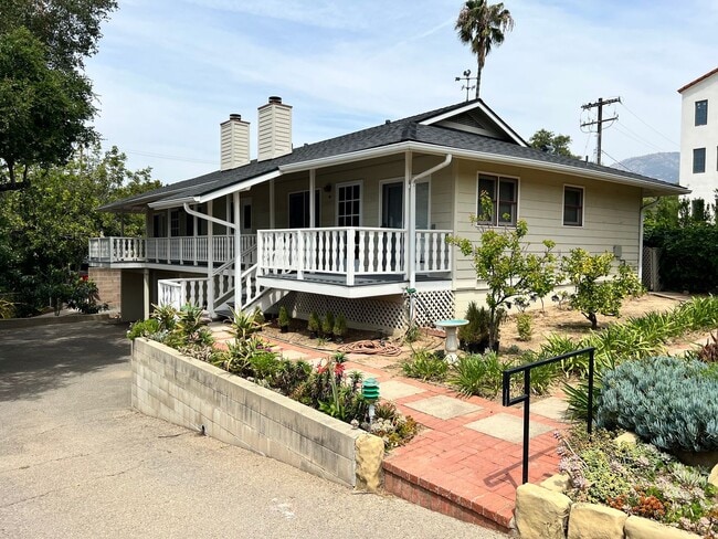 Building Photo - 118 W Pedregosa St Unit 120 B