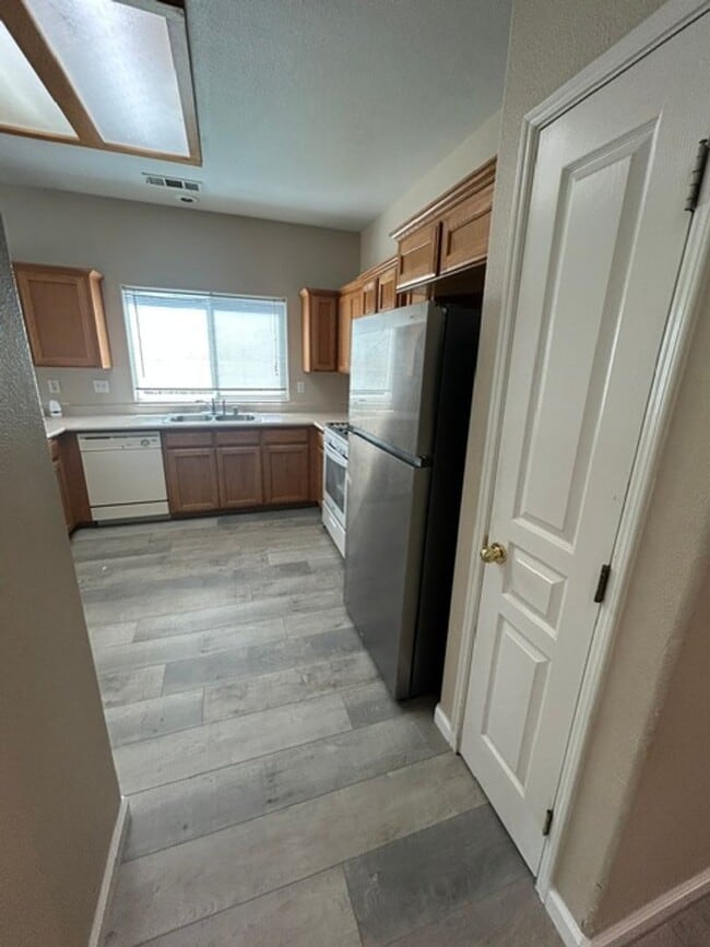 Photo - 3 Bedroom 2 Bathroom Home in SW Visalia! Close to Shopping and Restaurants!