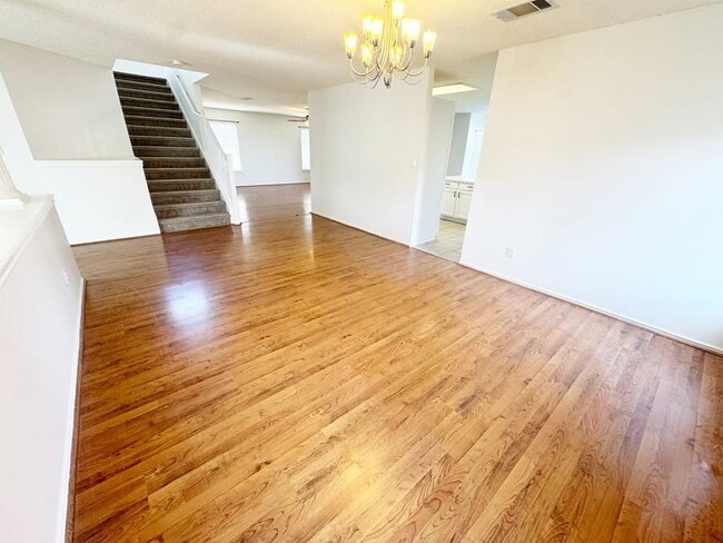 Photo - 2105 Zeppelin Dr