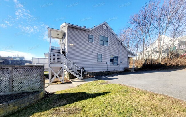 Building Photo - 1034 Birch St Unit 1 Rental