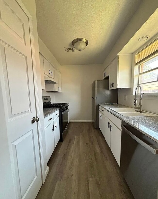 Photo - 6619 NW Denver Ave Unit B