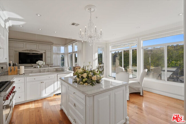 Building Photo - 3900 Hilton Head Way Rental