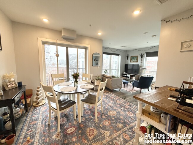 Building Photo - 55 W 5th St Unit 3