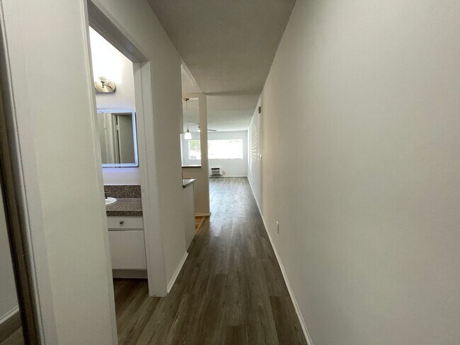 Photo - 14220 Burbank Blvd