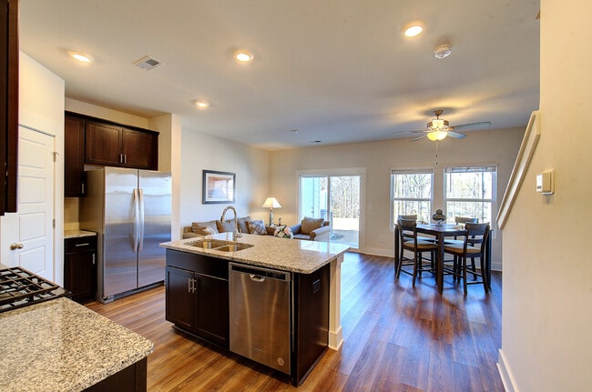 Photo - 810 Thread Wy