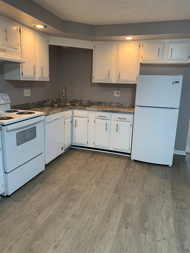33 Teakwood Ln