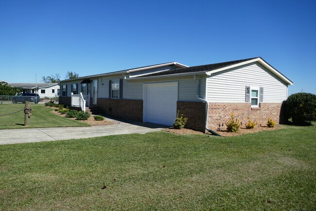 Photo - 144 Edgewater Dr