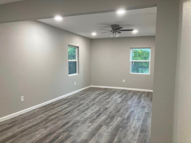 Photo - 1295 15th St SE