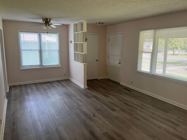 Photo - Charming 2 Bedroom with HUGE Yard!