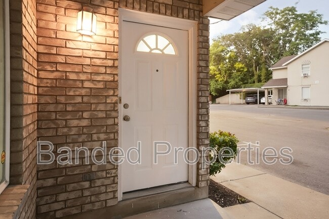 Photo - 325 E Mill St S