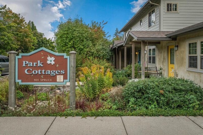 Photo - 901 Spruce St