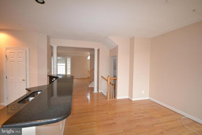 Photo - 2236 Sussex Way