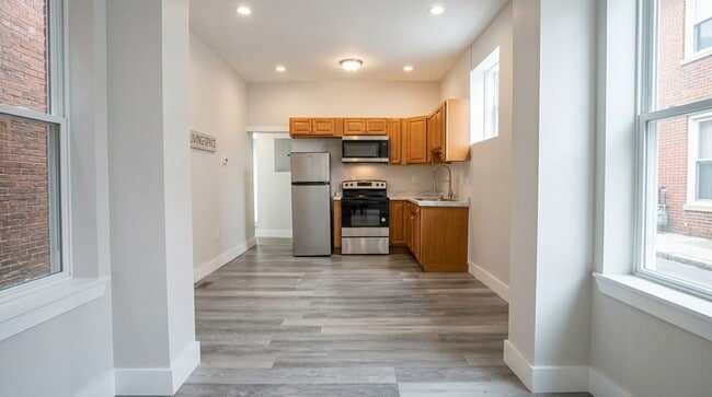 Building Photo - 5416 Vine St Unit 2