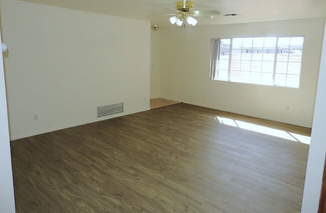 Photo - 3+2 Stylish, Move-In Ready Home with New Flooring and Fresh Interior