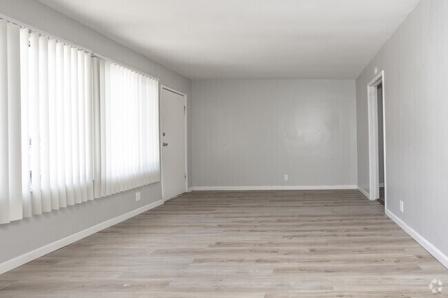 2BR, 1BA - 720SF - Living Room