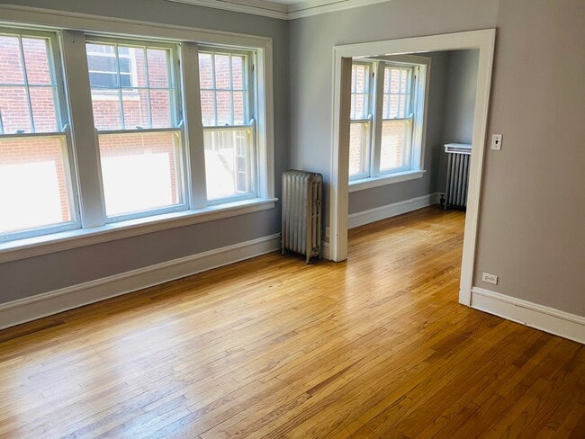 Building Photo - 1335 W Carmen Ave Unit 3B