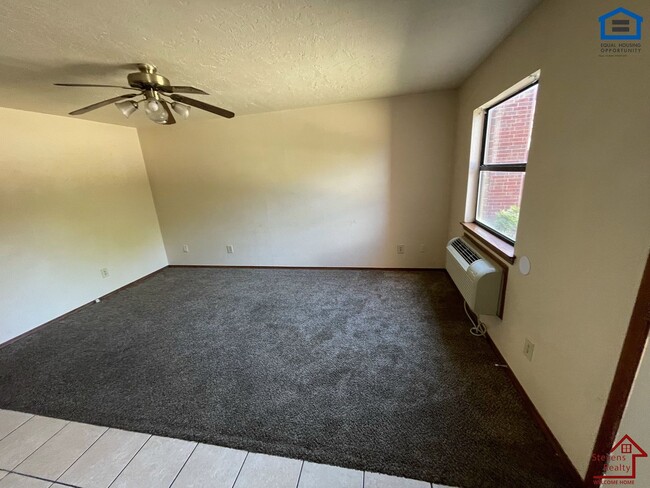 Photo - 1912 SW D Ave