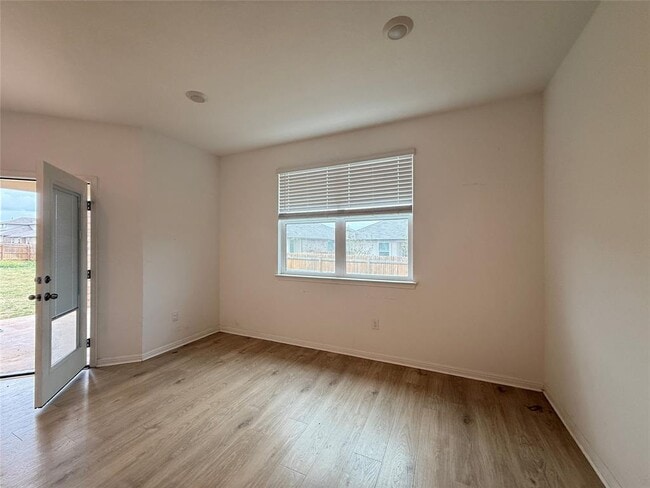 Photo - 120 Calla Ln