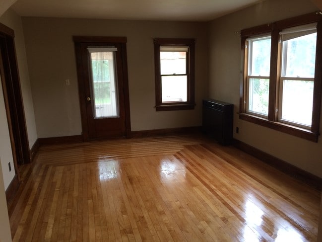 Living Room - 807 E Grand Ave Unit 1
