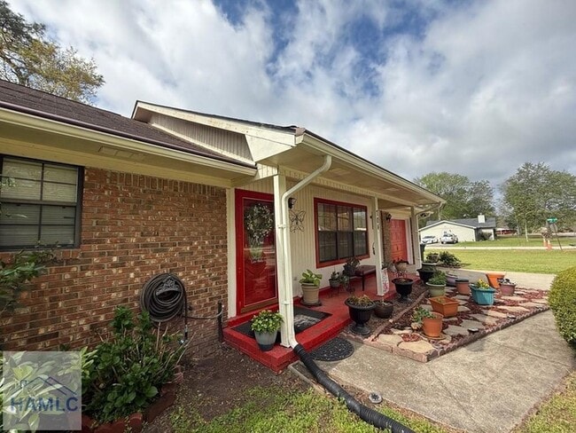 Photo - 704 Olive St