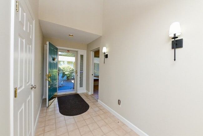 Photo - 4 Bittersweet Ln Unit 4G - Yearly