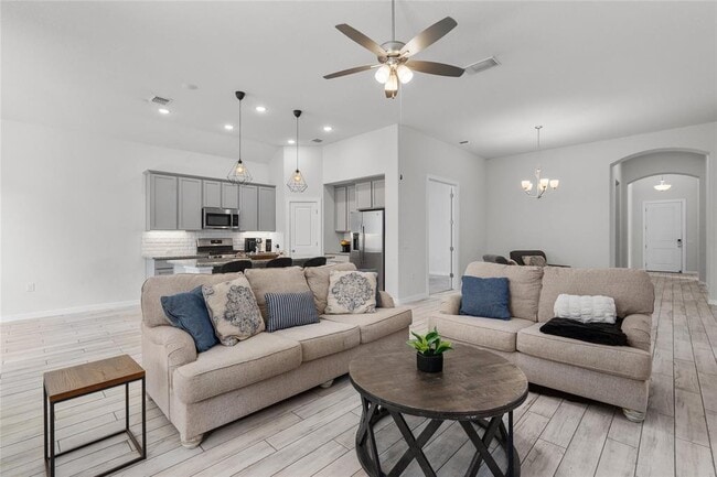 Photo - 11000 American Mustang Lp