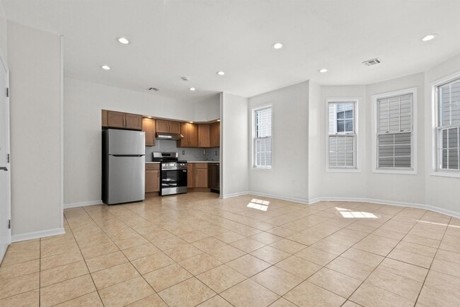 28 Armstrong Ave