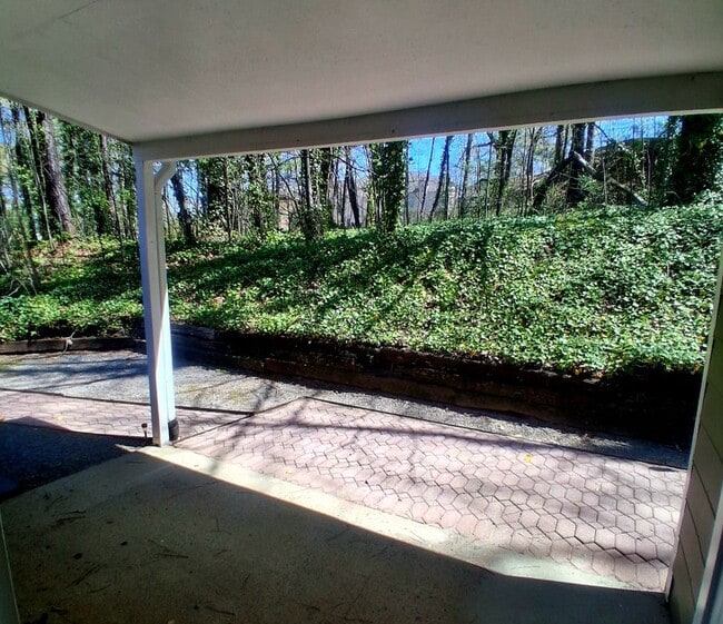 Photo - 4067 Coopers Hill Dr SE