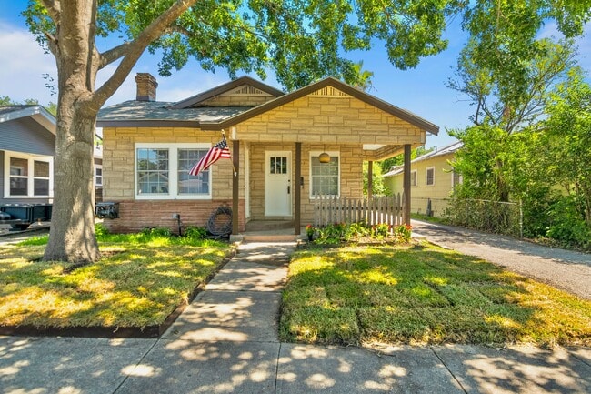 Building Photo - 1807 W Summit Ave.