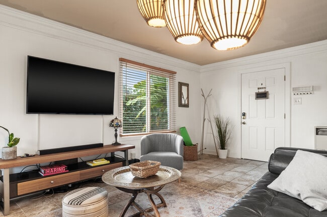 yoga mat included - 724 Robinson St