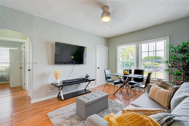 Photo - 227 SW 30th Ave Unit B