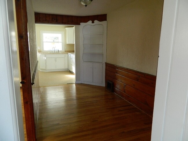 Photo - 1046 Grace St