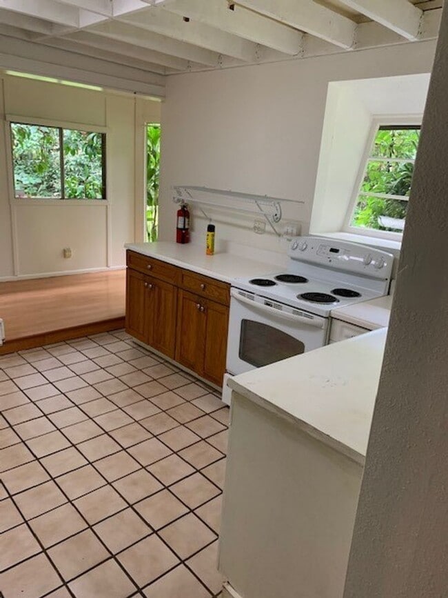 Building Photo - Manoa House - 3 bedroom, 1 bath - Avail now