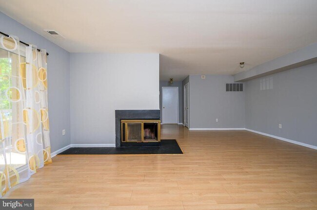 Photo - 115 Cascade Ct Unit 7
