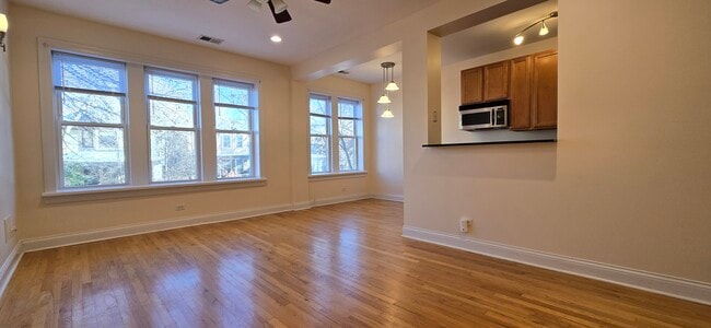 Building Photo - 6812 N Wayne Ave Unit 2B