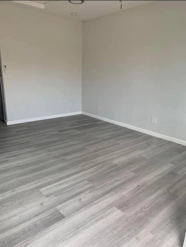 Photo - 222 Tissot Dr