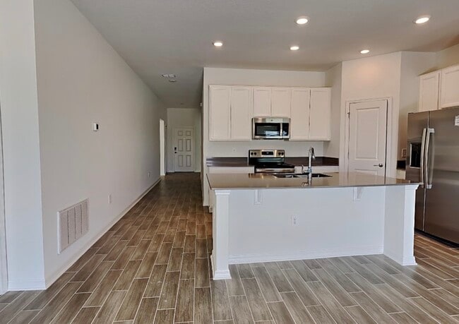 Photo - 755 Staffora St