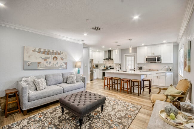Photo - 404 S Caloosahatchee Ave