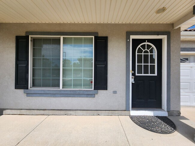 Photo - Great 3 Bed Ranch Style Home In Green Vall...