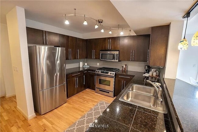 Photo - 124 Bellevue Ave E Unidad 202
