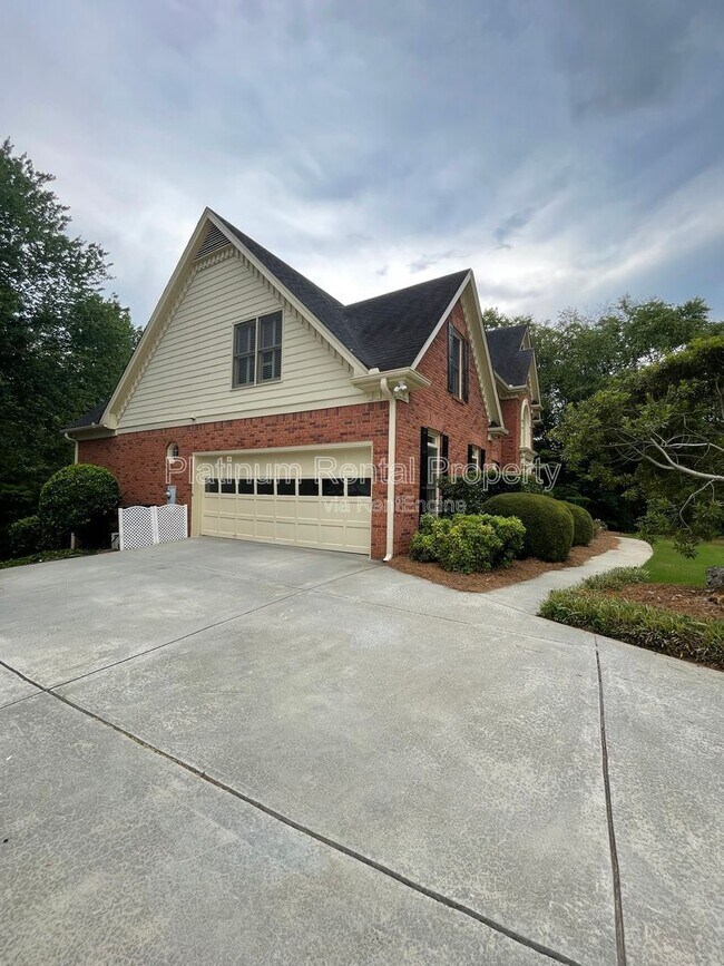870 Ingleside Dr