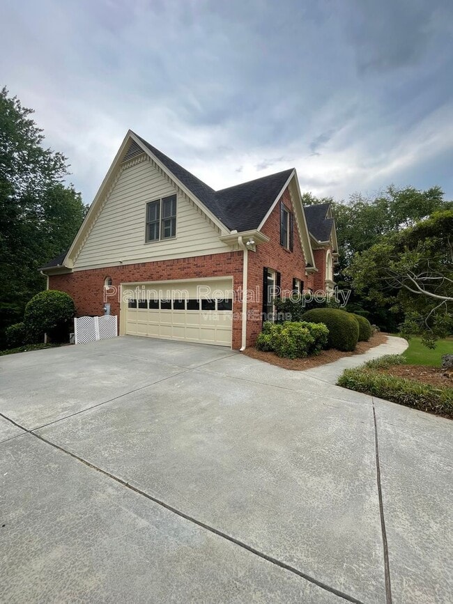 Photo - 870 Ingleside Dr