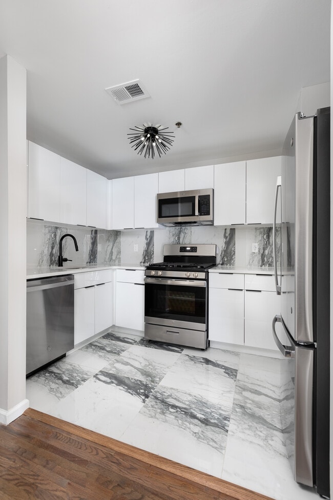 Building Photo - Sofia South Plainfield Rental