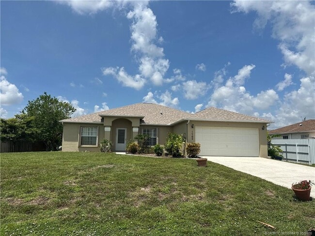 Building Photo - 1762 SW Finch Ln