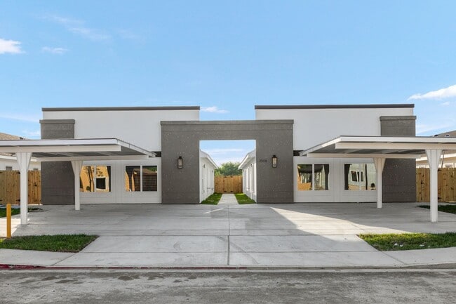 Building Photo - 3508 S Dominique Dr Unit #1