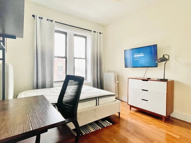Photo - Furnished room/NOT APARTMENT Unit 19