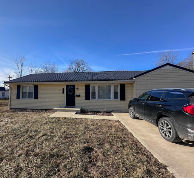 Building Photo - 222 S Vine St