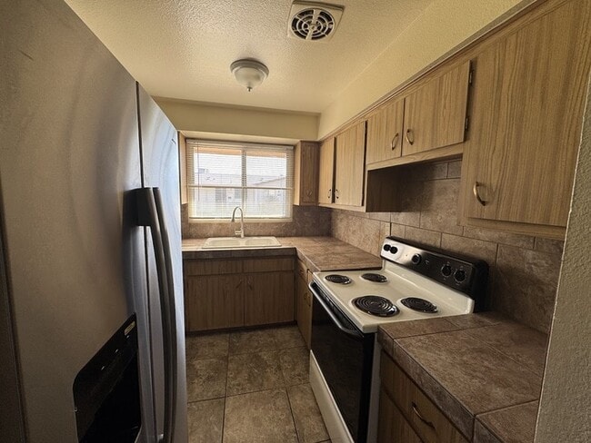 Photo - Holiday Gardens 2br Townhome