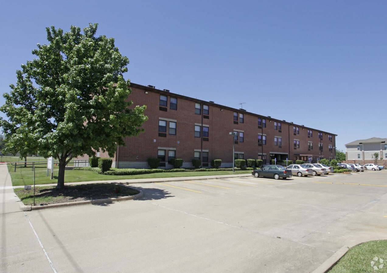 Photo - Crescent Manor Apartments